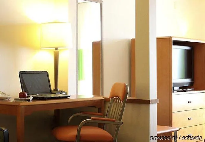 Fairfield And By Marriott Chicago St. Charles Hotel 3*