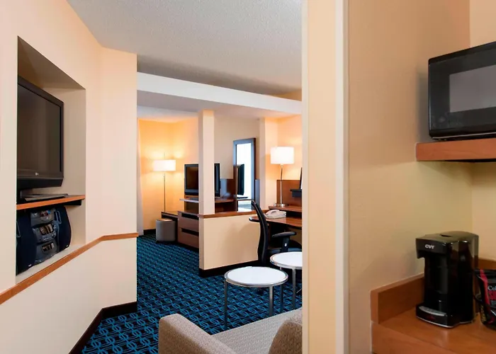 Fairfield And By Marriott Chicago St. Charles Hotel 3*