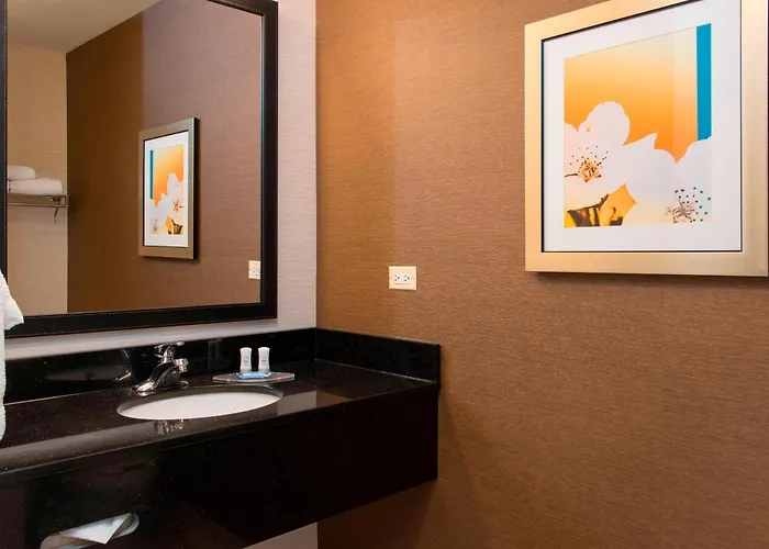 Fairfield And By Marriott Chicago St. Charles 3*