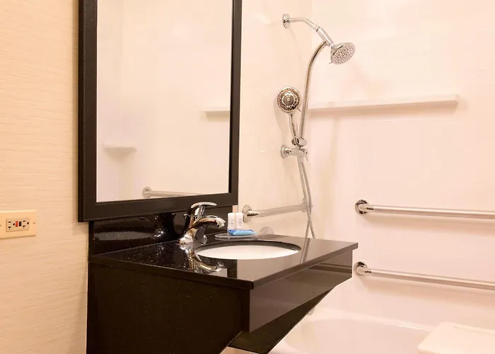 Hotel Fairfield And By Marriott Chicago St. Charles