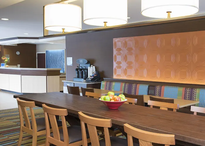 Fairfield And By Marriott Chicago St. Charles Hotel 3*