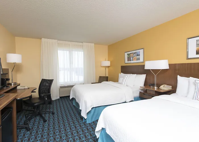 Fairfield And By Marriott Chicago St. Charles Hotel 3*