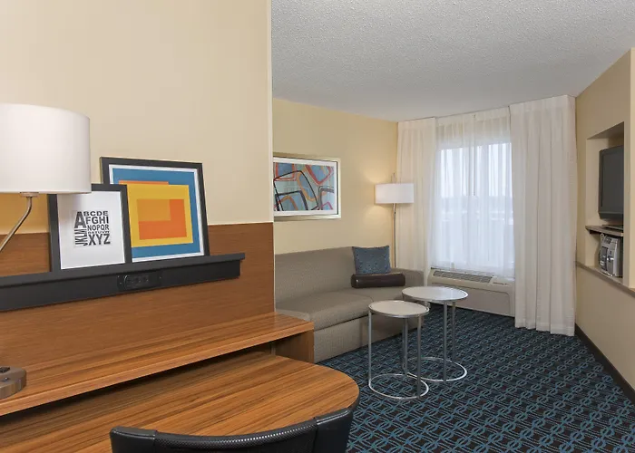 Fairfield And By Marriott Chicago St. Charles 3*