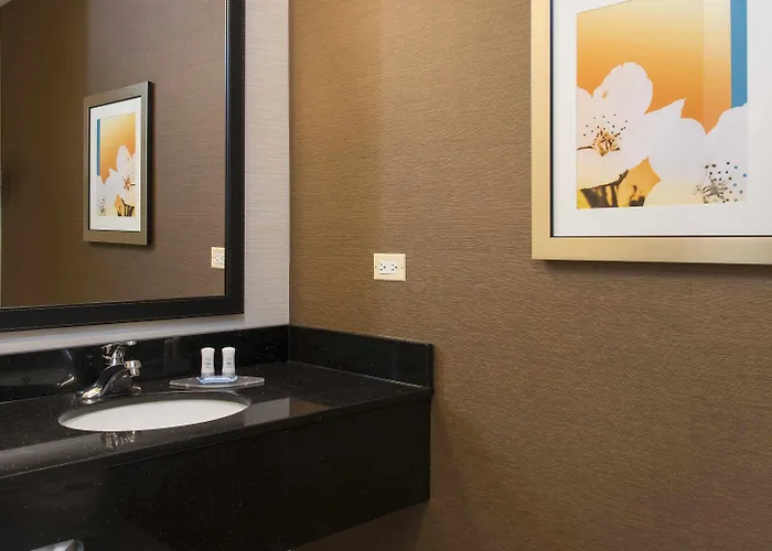 Fairfield And By Marriott Chicago St. Charles 3*