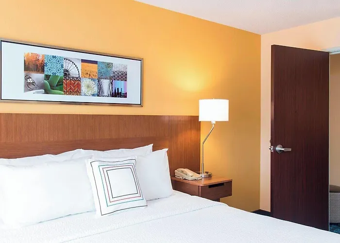 Hotel Fairfield And By Marriott Chicago St. Charles