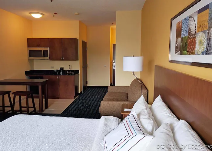 Fairfield And By Marriott Chicago St. Charles 3*